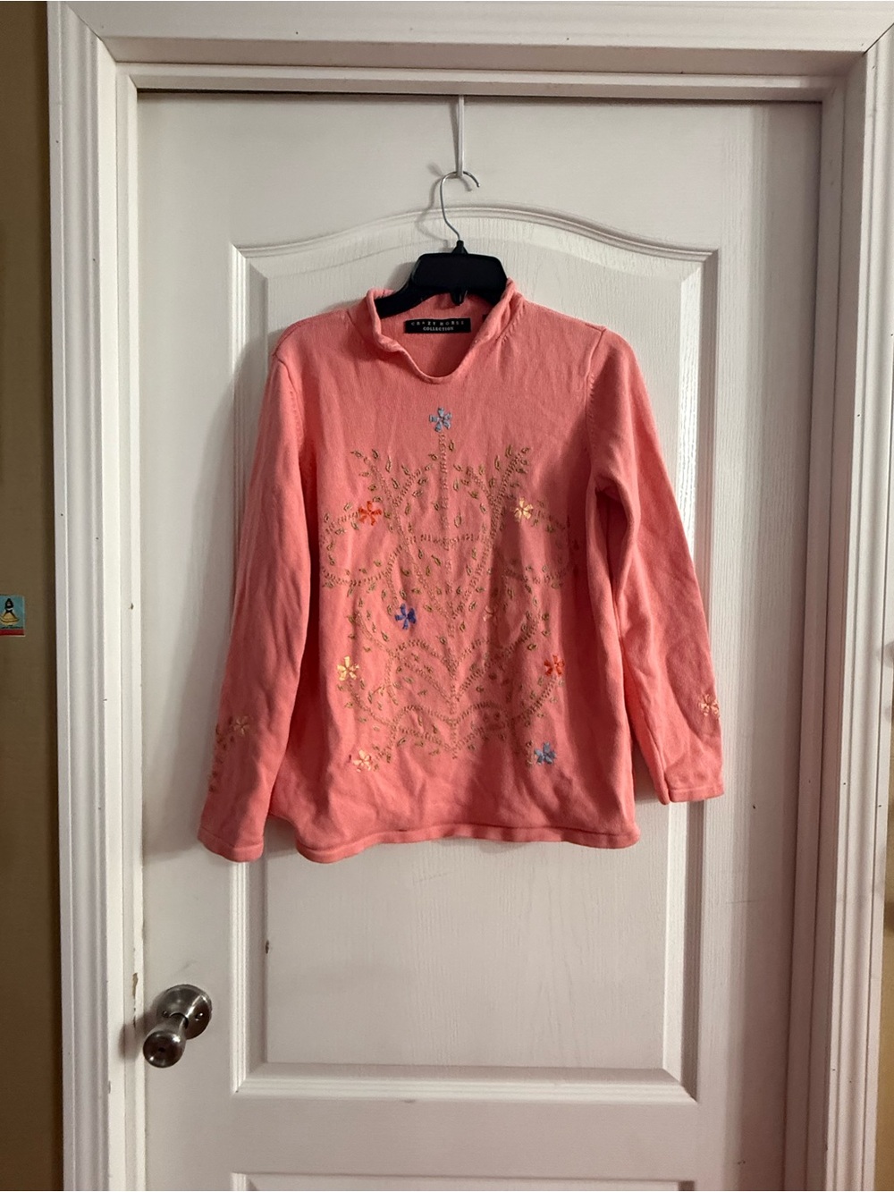 Crazy Horse Women’s Floral Embroidered Sweater Sz M. SP-48